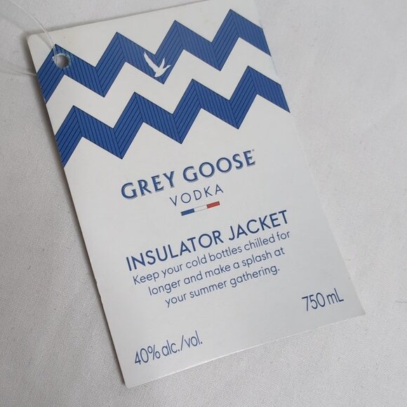 NEW Grey Goose Vodka White/Blue 750mL Insulated Jacket/Sleeve Official Merch - Picture 3 of 7